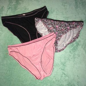 💝NWOT💝 Set of 3 panties. Multicolored!